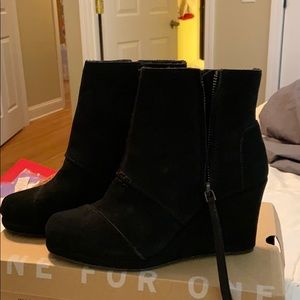 Tom wedge, black suede